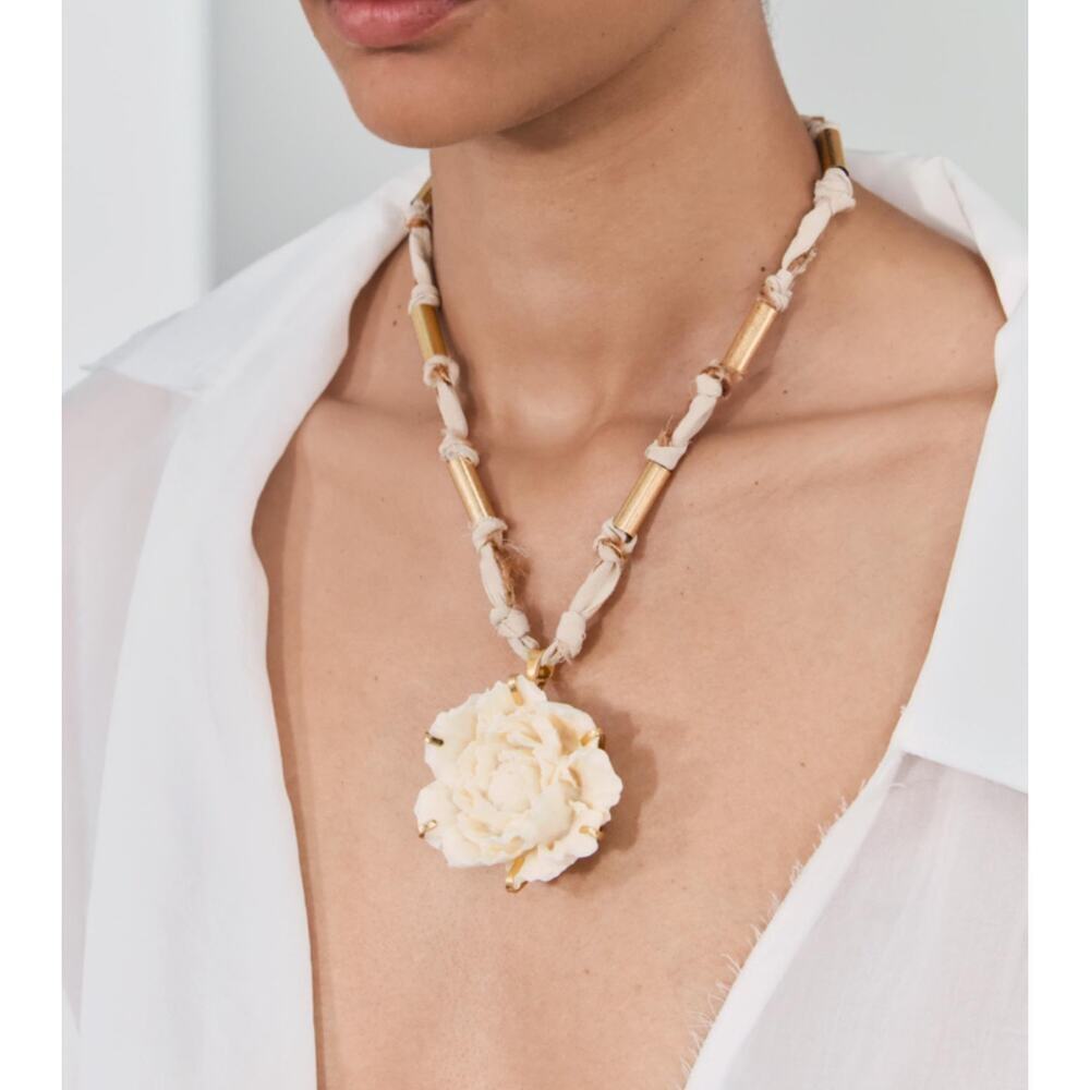 Nwt- Zara COMBINATION RESIN FLOWER NECKLACE